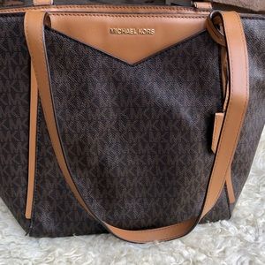 AUTHENTIC MICHAEL Kors | MK signature WHITNEY tote